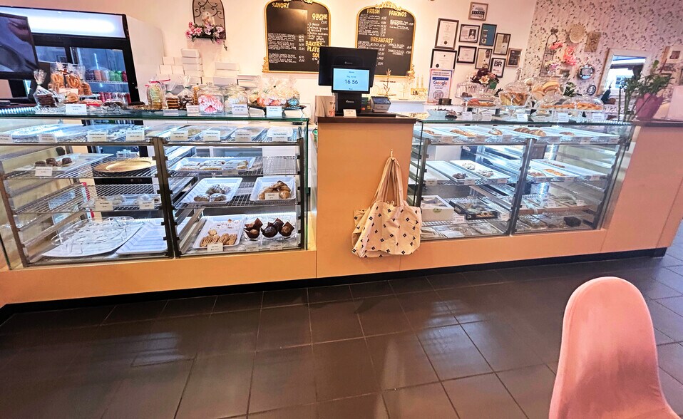 9404-9412 137 Ave NW, Edmonton, AB à vendre - Photo de l’immeuble – Image 3 sur 16