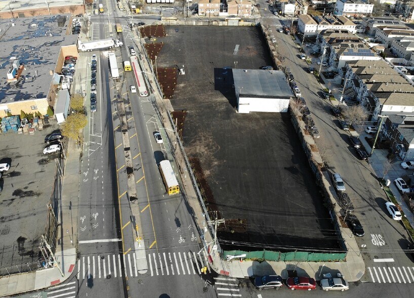 651 Fountain Ave, Brooklyn, NY à louer - Photo de l’immeuble – Image 3 sur 7