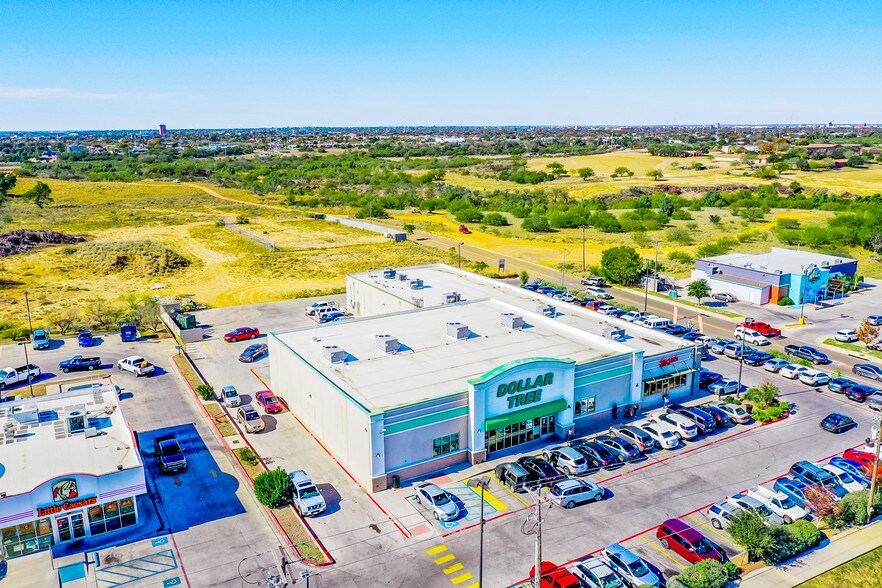 3702 US Hwy 83, Laredo, TX à louer - Photo de l’immeuble – Image 3 sur 8