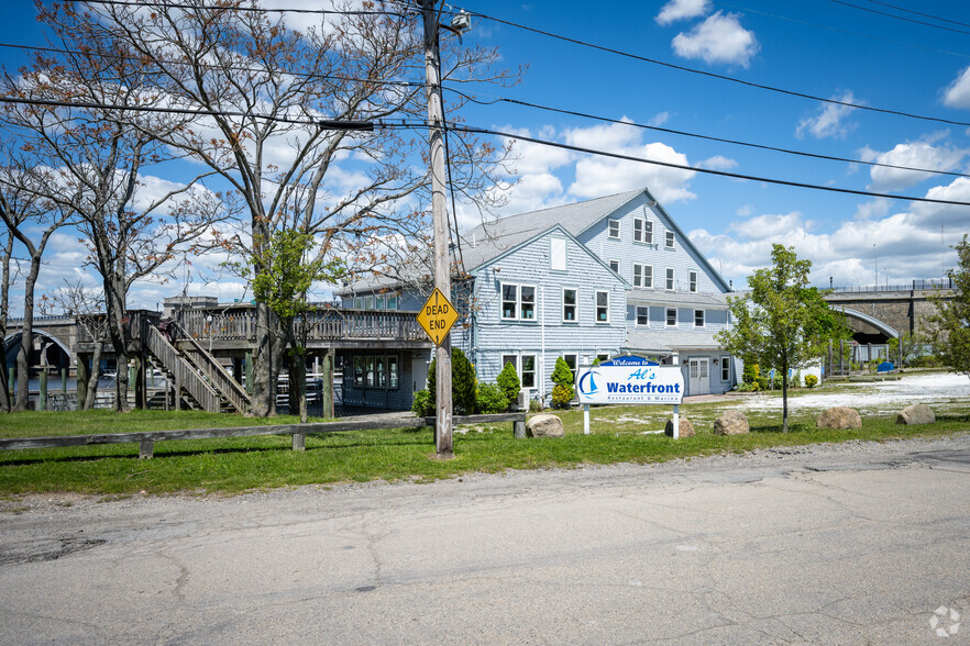 28 Water St, East Providence, RI à vendre - Photo de l’immeuble – Image 2 sur 42
