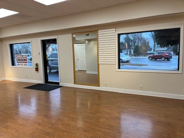 140 Route 33, Hamilton Township, NJ à vendre - Photo intérieure – Image 3 sur 18