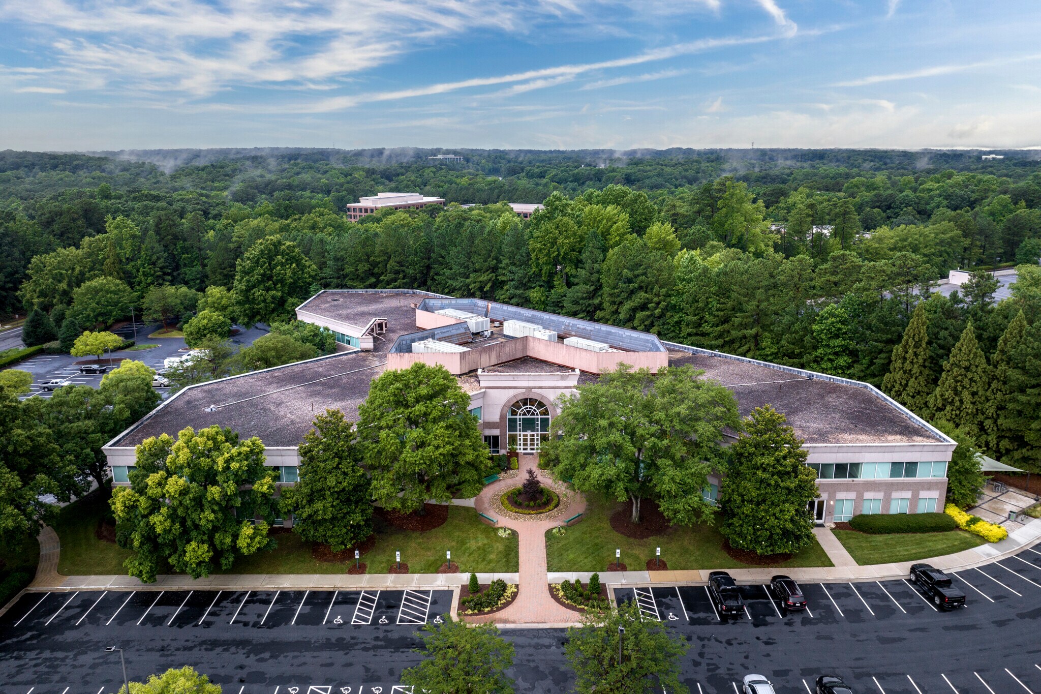 1100 Crescent Green Dr, Cary, NC à louer Photo principale– Image 1 sur 10