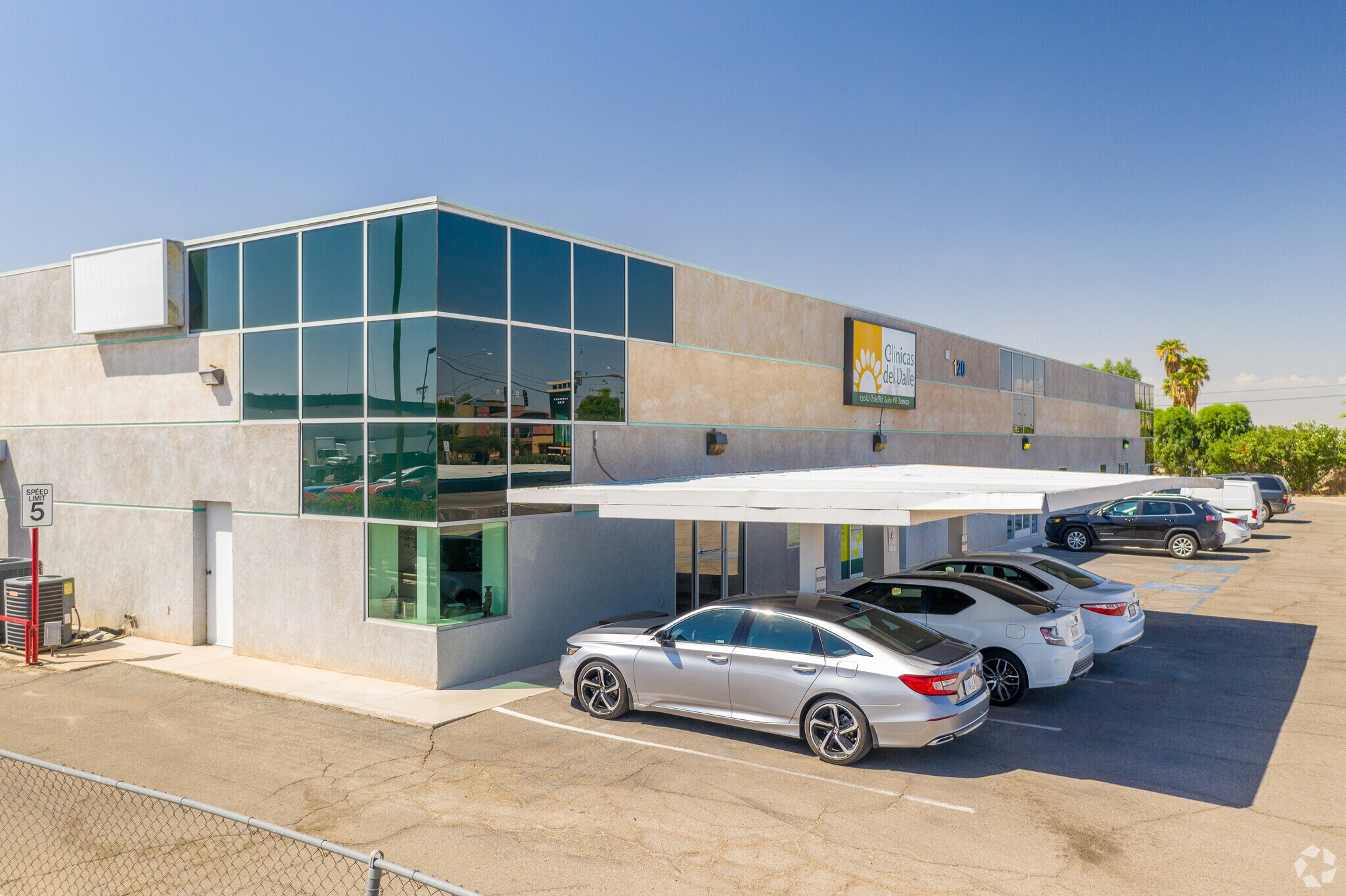 120 W Cole Rd, Calexico, CA à louer Photo principale– Image 1 sur 17