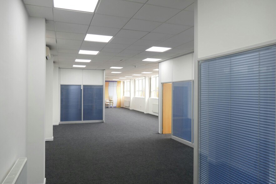 East Rd, Harlow à louer - Photo de l’immeuble – Image 2 sur 4