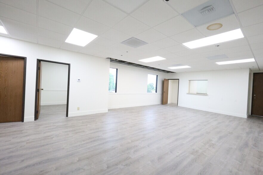 1801 W Romneya Dr, Anaheim, CA à louer - Photo de l’immeuble – Image 3 sur 69