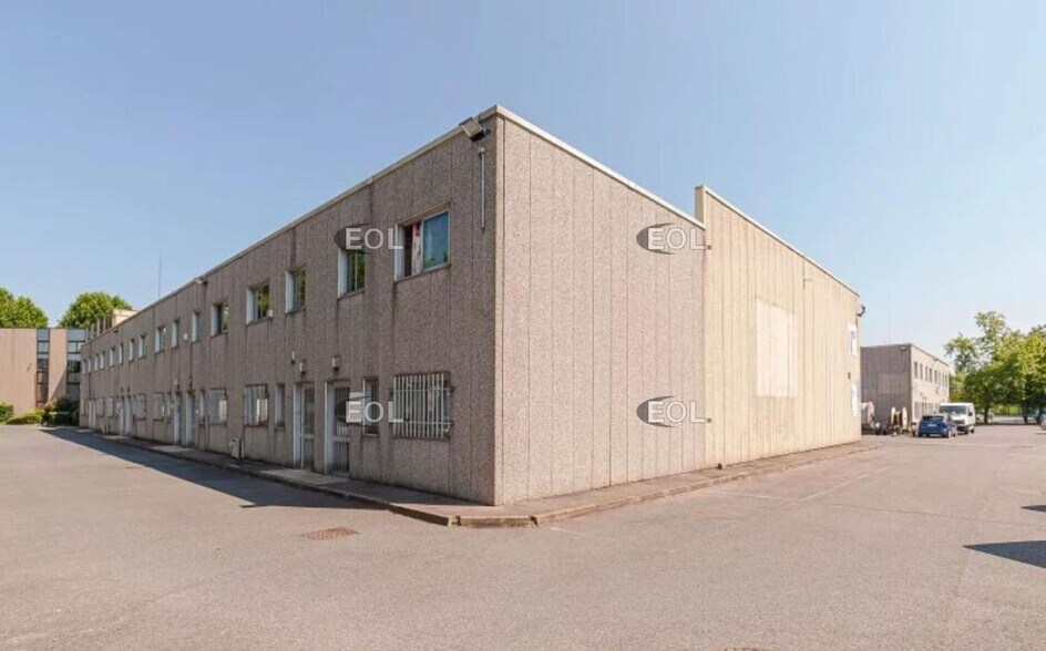 Local d’activités dans Grigny à louer - Photo de l’immeuble – Image 2 sur 5