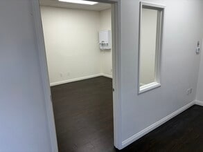 1525 Mesa Verde Dr E, Costa Mesa, CA à louer Photo intérieure– Image 1 sur 5