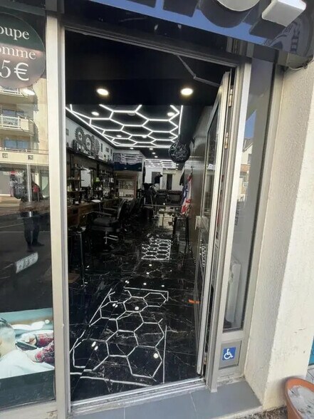 Local d'activités dans La Baule-Escoublac à vendre - Photo de l’immeuble – Image 3 sur 7