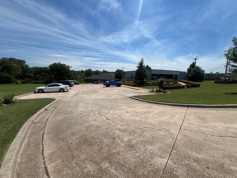 4900 N Lincoln Blvd, Oklahoma City, OK à louer - Photo de l’immeuble – Image 3 sur 5