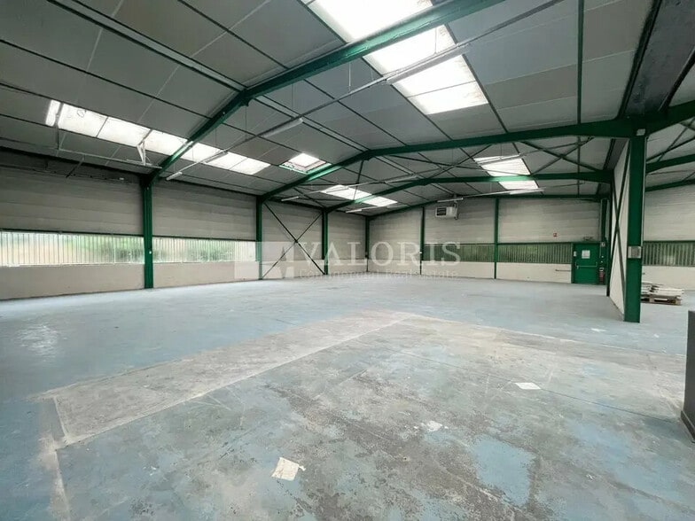 Local d’activités dans Saint-Genis-Laval à louer - Photo intérieure – Image 2 sur 59