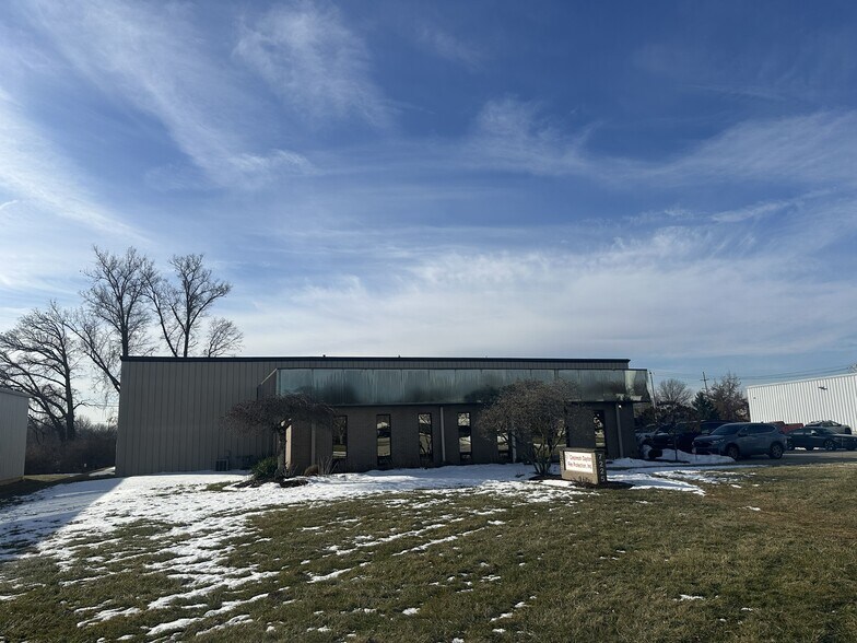 7225 Edington Dr, Cincinnati, OH à louer - Photo principale – Image 1 sur 4