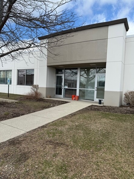 22285 N Pepper Rd, Lake Barrington, IL à vendre - Photo principale – Image 1 sur 1