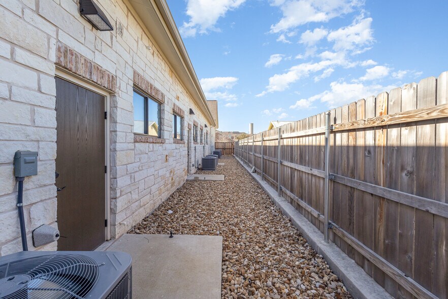 15907 Windermere Dr, Pflugerville, TX à louer - Photo de l’immeuble – Image 3 sur 16