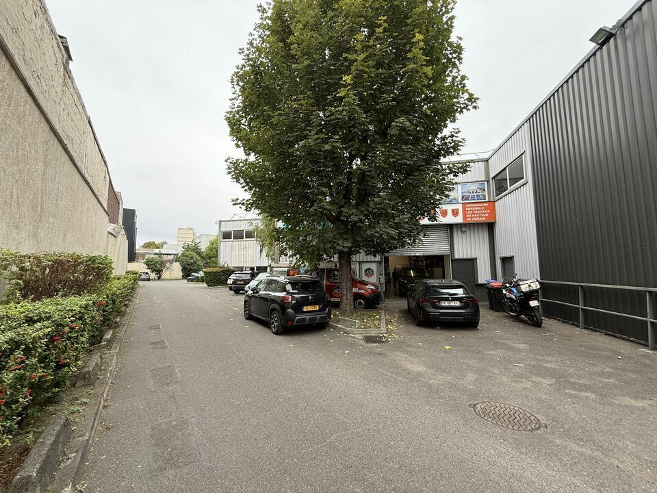 Local d’activités dans Aubervilliers à louer Photo de l’immeuble– Image 1 sur 8