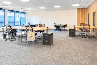 Plus de détails pour 2 Impasse Serge Reggiani, Saint-Herblain - Coworking à louer