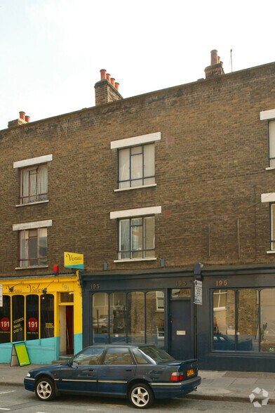 193-195 Kings Cross Rd, Londres à louer - Photo de l’immeuble – Image 3 sur 5