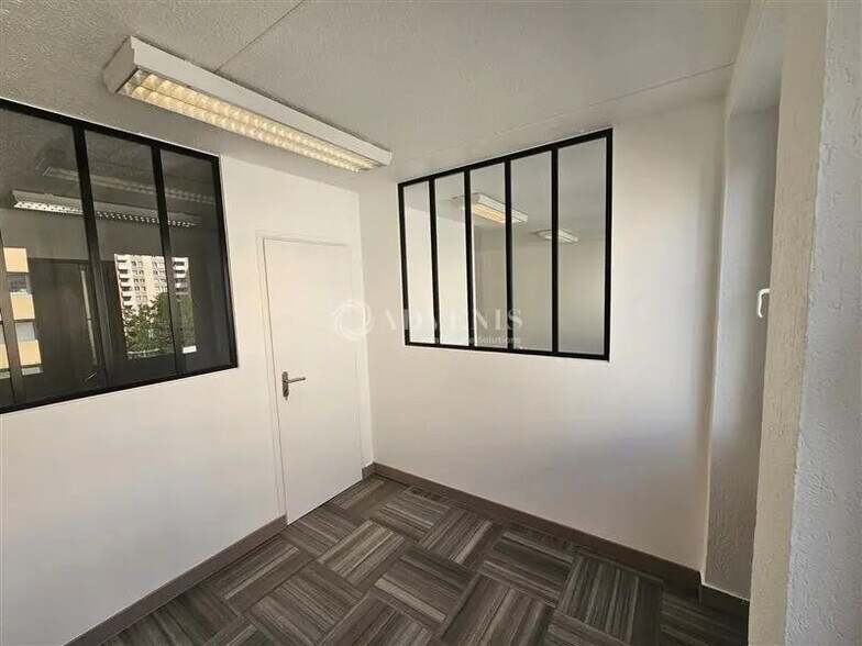 Bureau dans Créteil à louer - Photo de l’immeuble – Image 2 sur 10