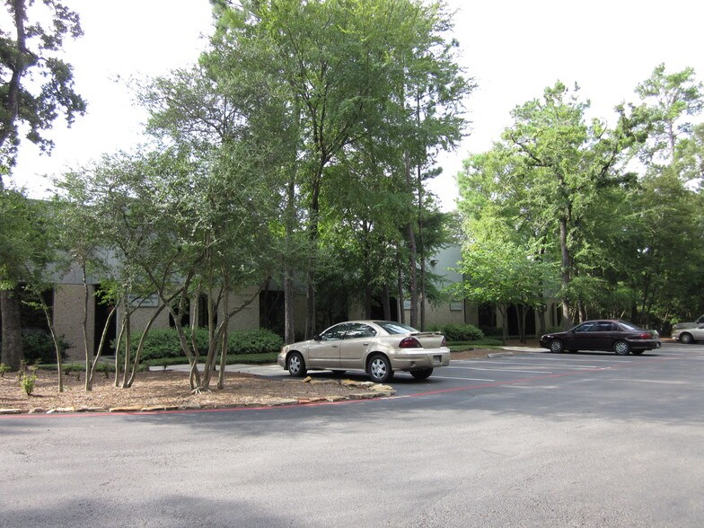 2408 Timberloch Pl, The Woodlands, TX à louer - Photo de l’immeuble – Image 3 sur 15