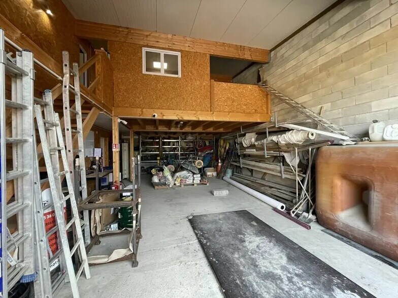 Local d’activités dans Garidech à louer - Photo de l’immeuble – Image 3 sur 8