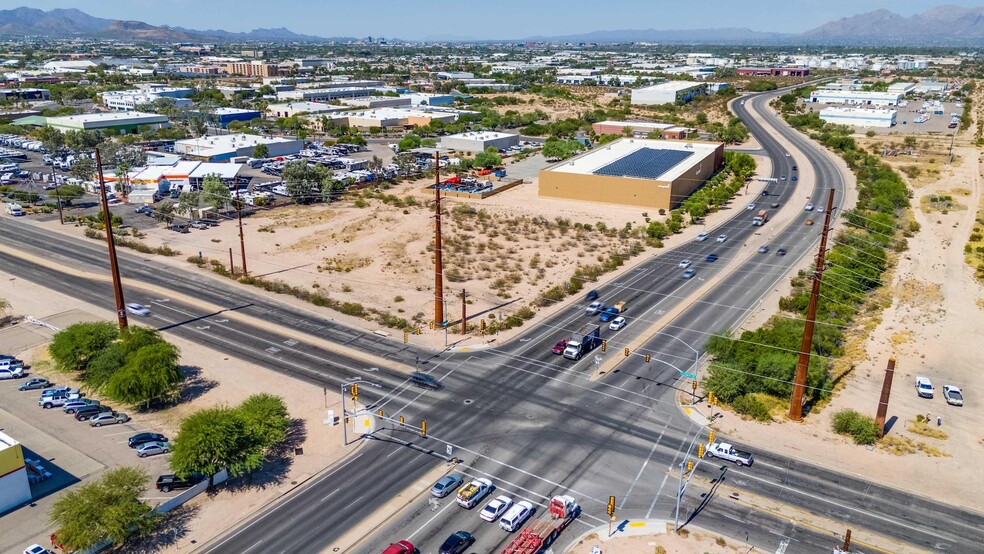3745 E Irvington Rd, Tucson, AZ à vendre - Photo principale – Image 1 sur 10