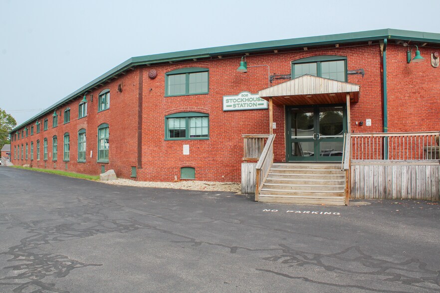 506 Main St, Westbrook, ME à louer - Photo de l’immeuble – Image 2 sur 12