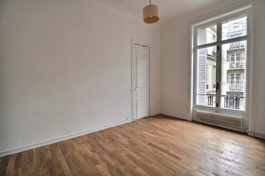 Bureau dans Paris à louer - Photo de l’immeuble – Image 2 sur 8