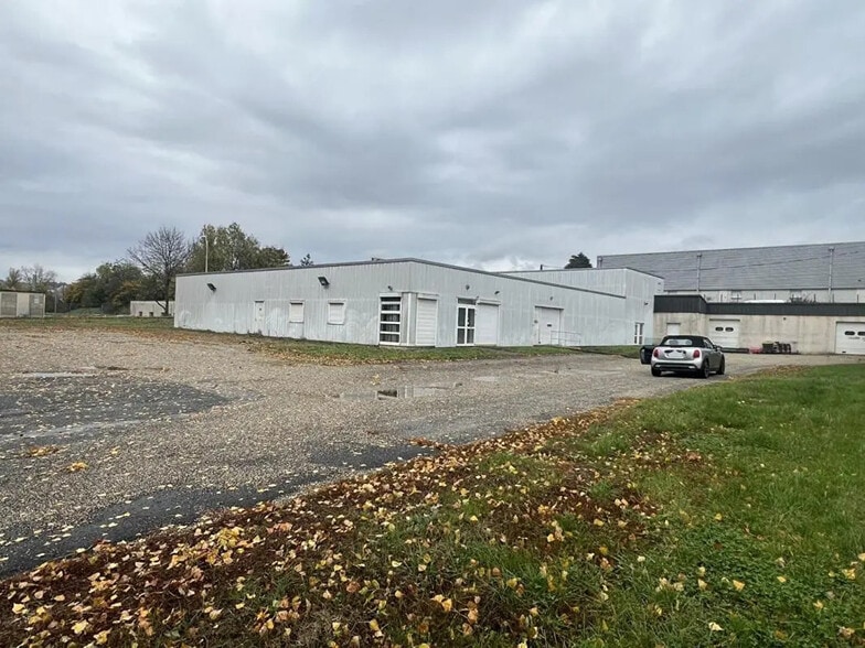 Local d'activités dans Pont-Évêque à vendre - Photo de l’immeuble – Image 3 sur 4