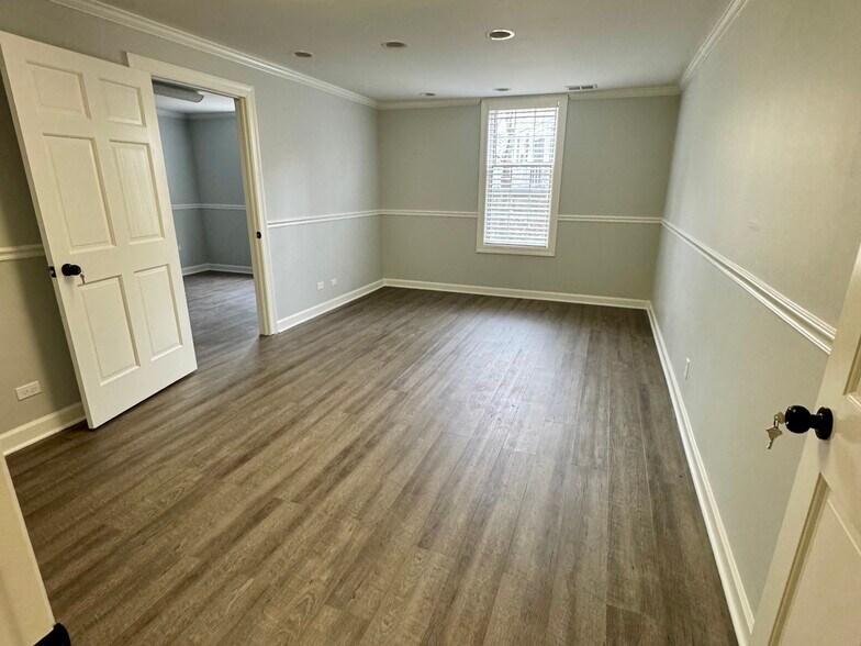 1624 W Colonial Pky, Palatine, IL à louer - Photo de l’immeuble – Image 3 sur 8