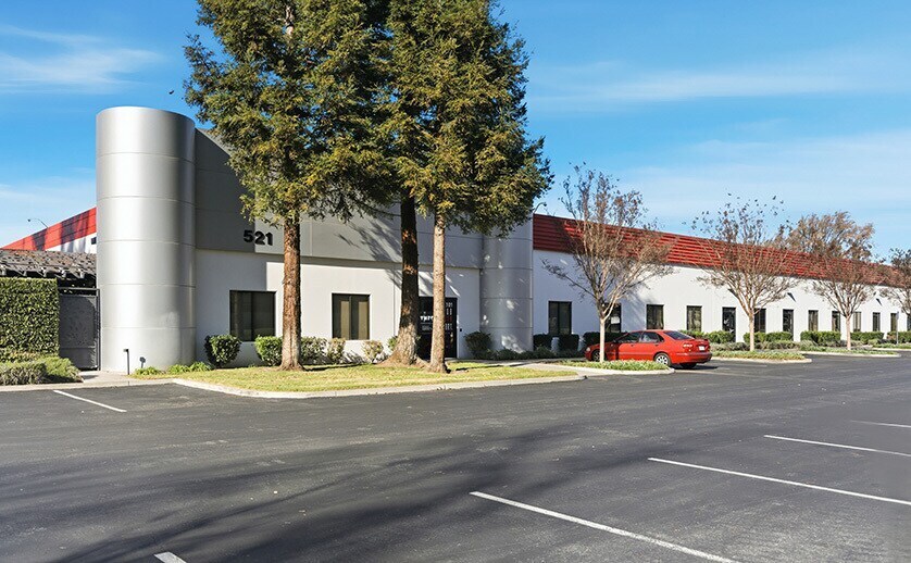521 Charcot Ave, San Jose, CA à vendre - Photo de l’immeuble – Image 2 sur 12