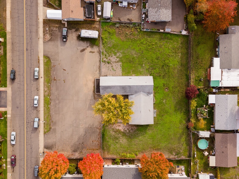 132 NE Rifle Range St, Roseburg, OR à vendre - Photo de l’immeuble – Image 2 sur 58