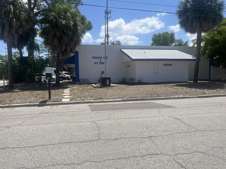 1342 N Lime Ave, Sarasota, FL à louer - Photo de l’immeuble – Image 2 sur 8