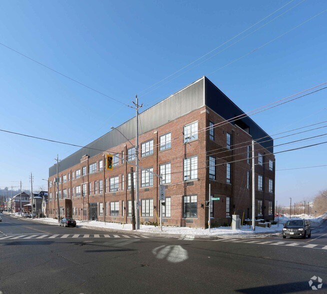 220 Dundurn St S, Hamilton, ON à vendre - Photo de l’immeuble – Image 2 sur 2