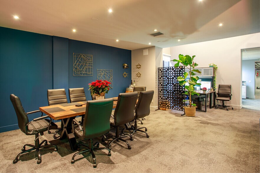 1455 Ellis St, Kelowna, BC à louer - Photo de l’immeuble – Image 3 sur 5