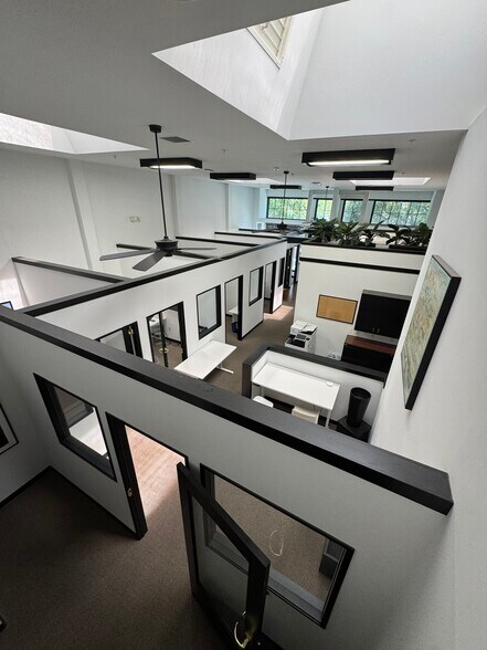 32 Miller Ave, Mill Valley, CA à louer - Photo de l’immeuble – Image 3 sur 9