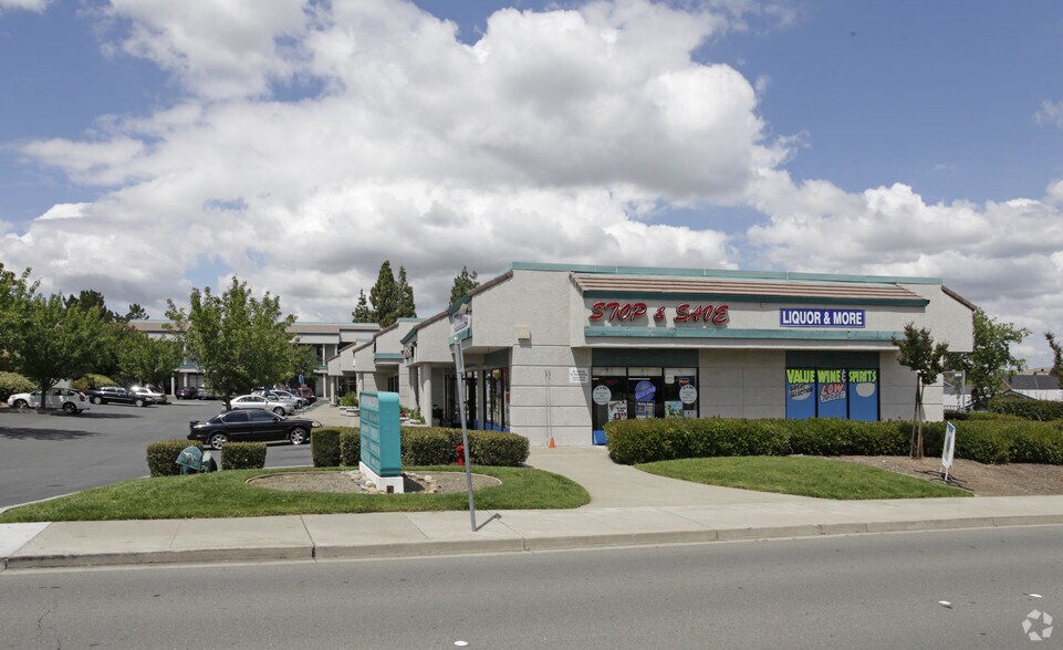607 Gregory Ln, Pleasant Hill, CA à louer - Photo principale – Image 1 sur 4