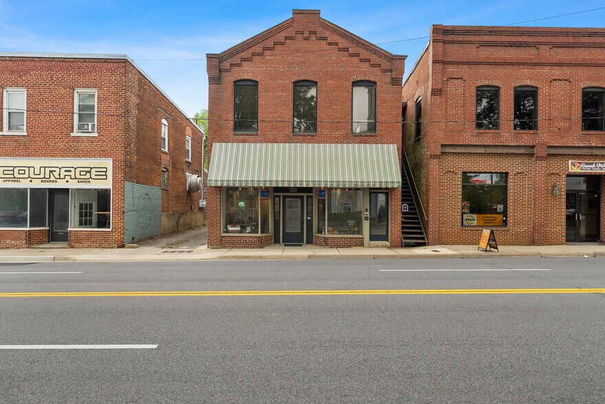 215 W 3rd St, Farmville, VA à vendre - Photo de l’immeuble – Image 2 sur 50