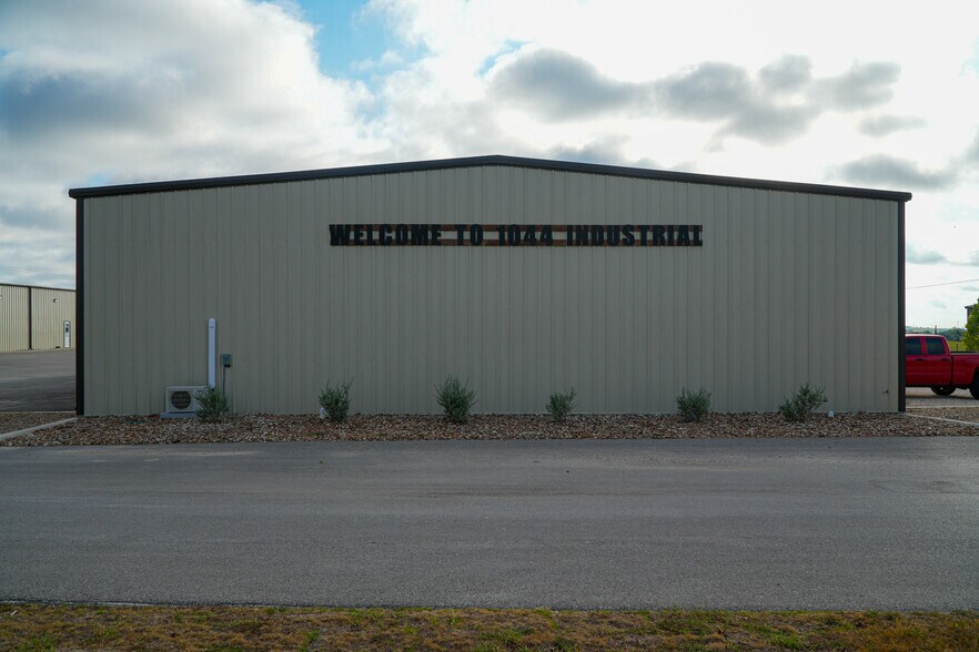 5277 FM 1044, New Braunfels, TX à louer - Photo de l’immeuble – Image 3 sur 31