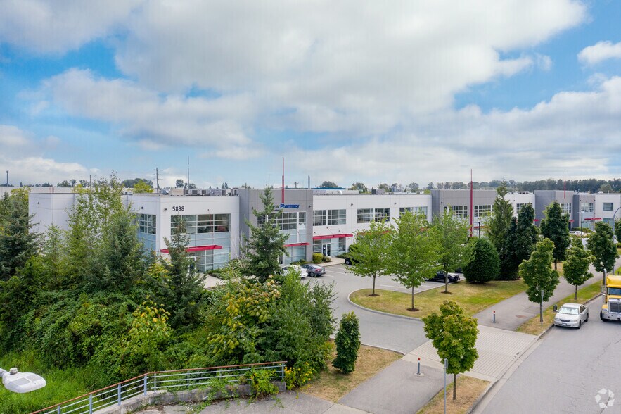 5898 Trapp Ave, Burnaby, BC à louer - Photo de l’immeuble – Image 3 sur 3