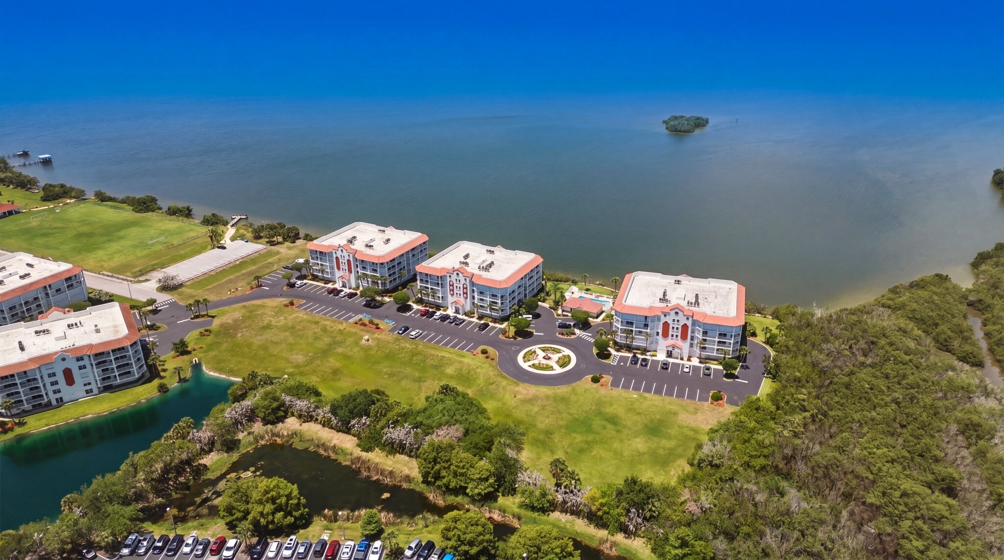 8955 Puerto del Rio Dr, Cape Canaveral, FL à vendre Photo principale– Image 1 sur 14