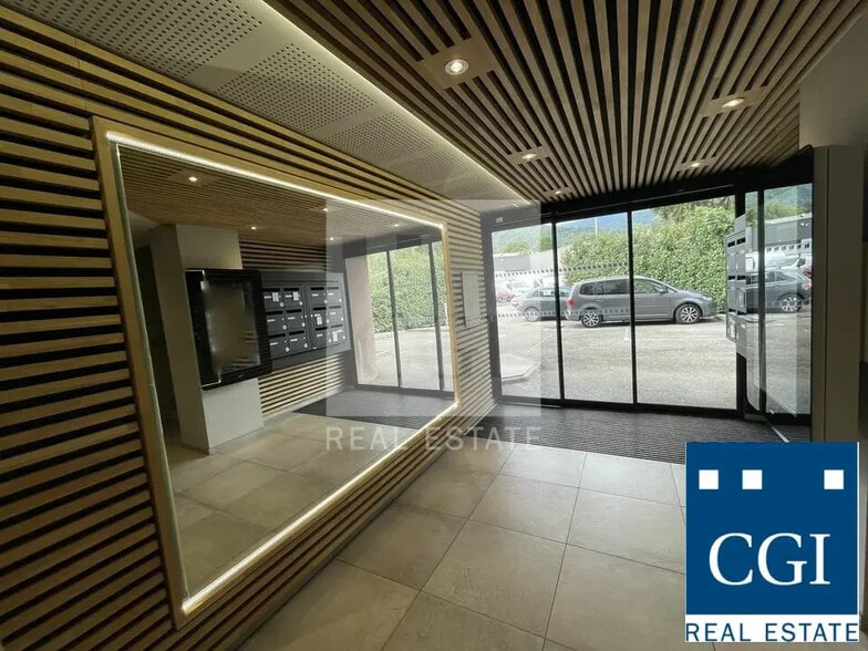 Bureau dans Seyssins à louer - Photo de l’immeuble – Image 1 sur 4