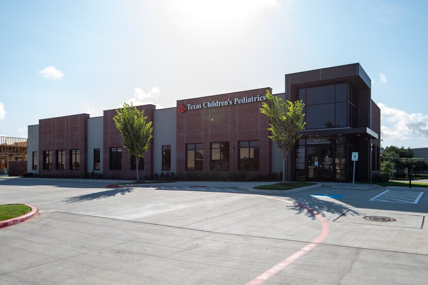 2803 Imperia Dr, Sugar Land, TX à vendre - Photo de l’immeuble – Image 2 sur 4