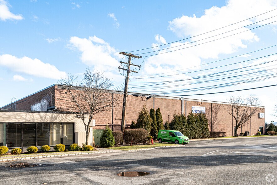 565 Broadhollow Rd, Farmingdale, NY à louer - Photo principale – Image 2 sur 7