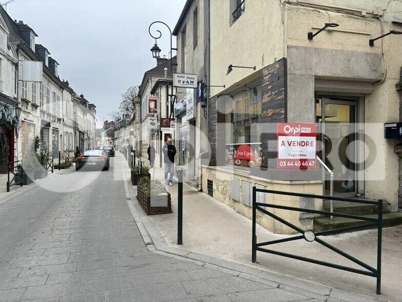 Local commercial dans Compiègne à vendre - Photo de l’immeuble – Image 1 sur 7