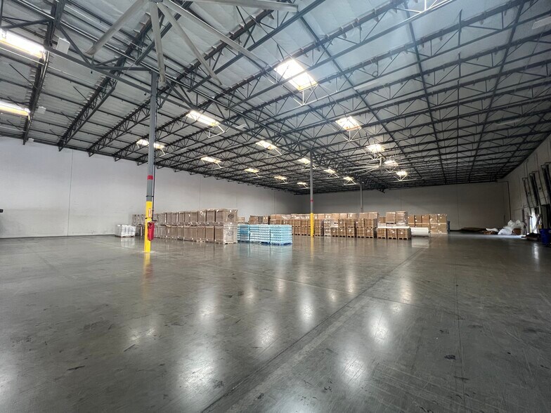 11385 Venture Dr, Jurupa Valley, CA à louer - Photo intérieure – Image 3 sur 12