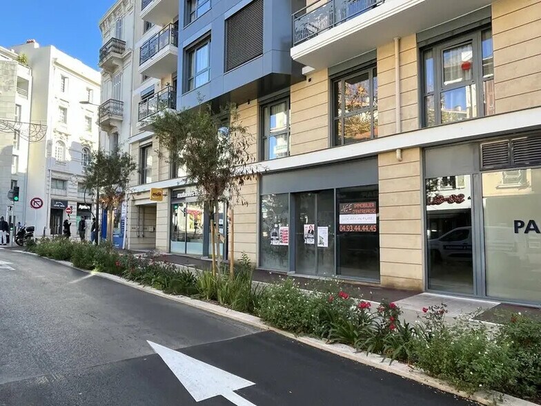 Local commercial dans Antibes à louer - Photo de l’immeuble – Image 2 sur 7