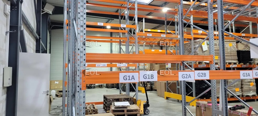 Local d’activités dans La Boisse à louer - Photo de l’immeuble – Image 2 sur 4