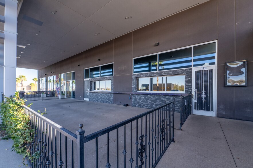 2645 St. Rose Pky, Henderson, NV à louer - Photo de l’immeuble – Image 3 sur 13