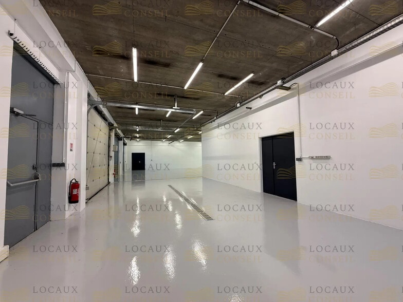 163 Rue De La Belle Etoile, Roissy-en-France à louer - Photo de l’immeuble – Image 2 sur 6