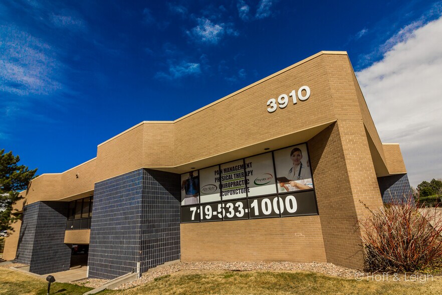 3910 S Carefree Cir, Colorado Springs, CO à louer - Photo de l’immeuble – Image 2 sur 5
