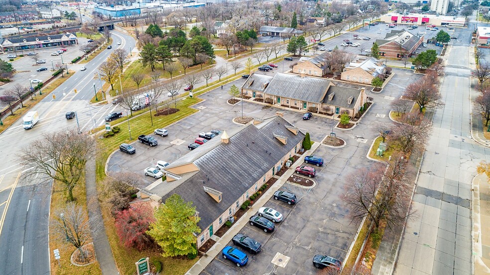 35100-35120 E Michigan Ave, Wayne, MI à louer - Photo de l’immeuble – Image 2 sur 16